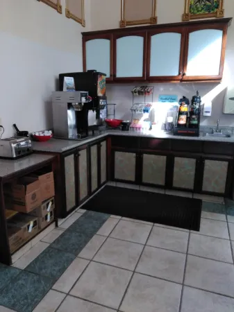 Travelodge by Wyndham Bishop Отели рядом с достопримечательностью «Ancient Bristlecone Pine Forest»