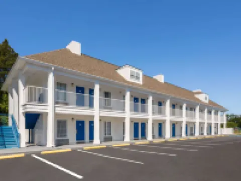 Baymont by Wyndham Brunswick GA Hotels in Dock Junction