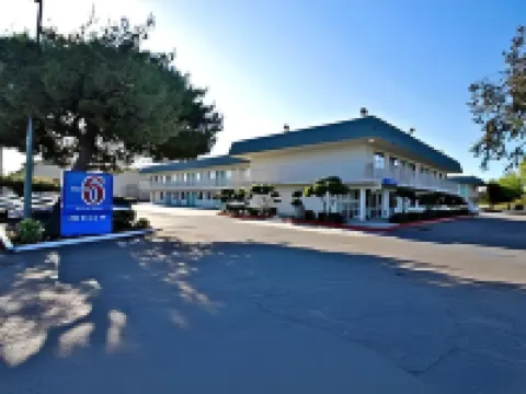 Super 8 by Wyndham Tracy Hotels in Tracy