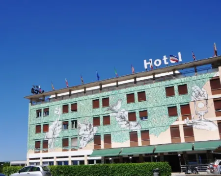 LH Hotel Arca Street Art Hotéis em Spoleto