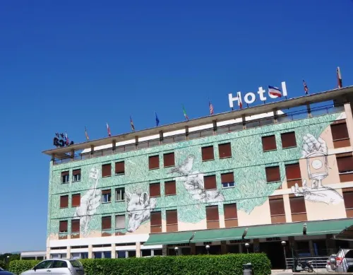 LH Hotel Arca Street Art Hotels in Scheggino