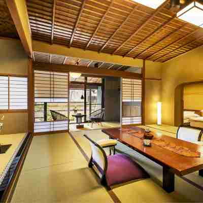 料亭旅館 やす井 Rooms