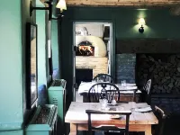 The Bell Inn Hotels in Lechlade