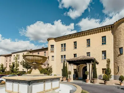 Hotel Cándido Hotels near Torreón de los Arias Dávila