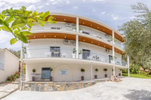 Pteleo Apartments Hôtels à : Glifa