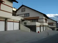 Apartamentos Las Tuyas 3000