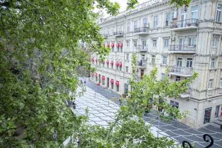 La Casa Nizami Hotel Отели рядом с достопримечательностью «Площадь Фонтанов»