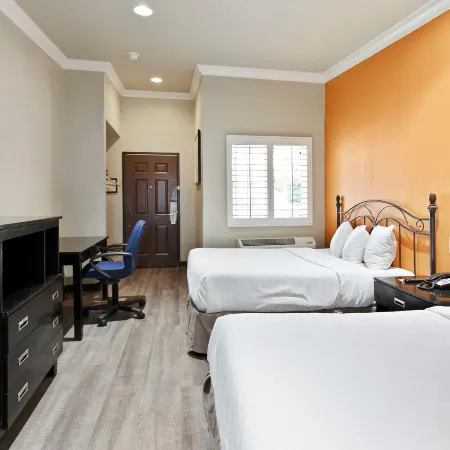 Le Blanc Inn & Suites