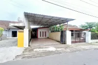 Reddoorz New Melati near Stasiun Blitar Hotell i Kecamatan Kepanjen Kidul