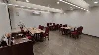 Lords Eco Inn Gandhidham Hotels in Гандхідхам