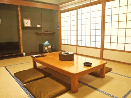 Kokumin Shukusha Furuiwayaso Отели в г. Кумакоген