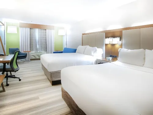 Holiday Inn Express & Suites Magnolia-Lake Columbia Hotels in Magnolia