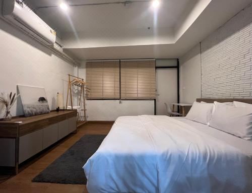 4 Bedroom House with Beautiful Rooftop Near BTS Ekkamai Images