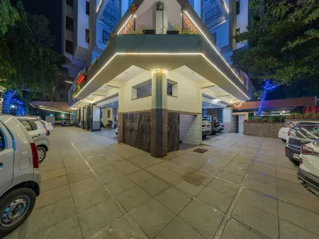 Hotel Surya International Отели в г. Солапур