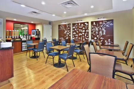 TownePlace Suites Republic Airport Long Island/Farmingdale Отели в г. Север Амитивилл