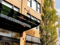 Hotel Verdant Hotels near Racine Zoo
