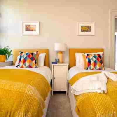 Two Guns – Contemporary, Stylish Townhouse with Stunning Sea Views Rooms