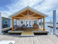 Zen! Refreshing! Spotless! Relaxing! Welcoming! Well-appointed! Dock your boat!