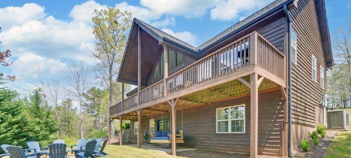 Lake Nottely 4 Bdrm Cabin,  Game Rm, Sauna, Mtn & Lake Views, Dock, EV Charger. Hotels in Union County