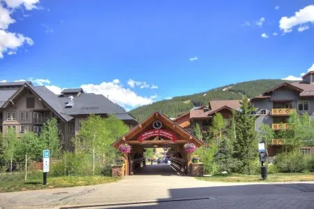 Spacious Deluxe Studio in Center Village, Walk to Lifts, Passage Point 324