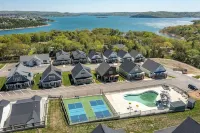 Spectacular 7 Bd - Hot Tub!