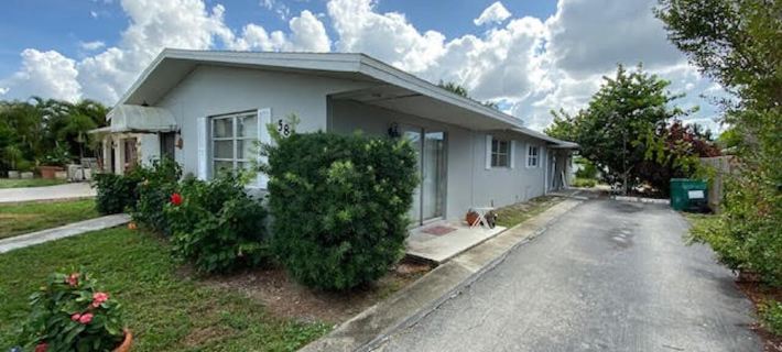 BEACHSIDE COZY GETAWAY! Walk/Bike to Beach,Dining,Bars,Small fenced yard for pet Hotels in North Naples