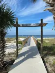 Walk To The Beach At Beacon Hill. - 2-Star