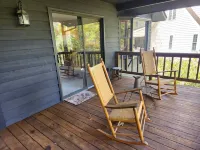 Charming 2-bedroom house on the river with resort amenities, plus golf course!!!