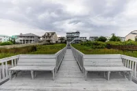 Amazing  Intercostal Waterway Home at Holden Beach