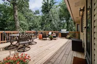 Elegantly decorated home located right next to the Lago Vista Spur bike trail