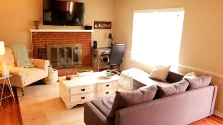 Updated Ranch in S. Charlotte Close to TOP GOLF! Отели рядом с достопримечательностью «Rivergate»