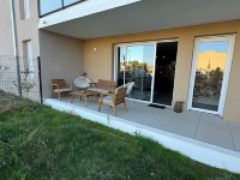 Appartement Avec Jardin Neuf et Élégant Dans une Résidence Calme