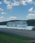 Relax & enjoy the river view, 5 min to Huntsville