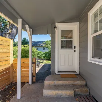 Minutes from oregon wine country and walking distance from George Fox University