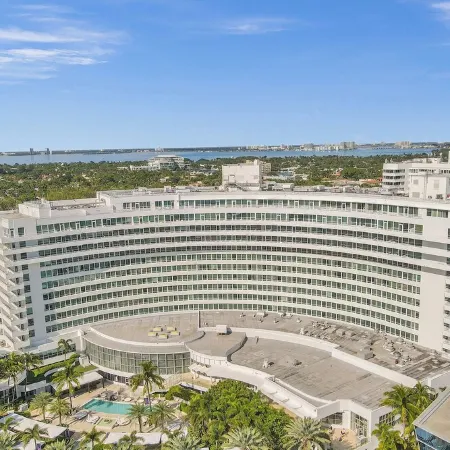 Fontainebleau III Oceanview Double Wide Balcony Full Kitchen. Washer/Dryer