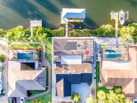 Paradise Waterfront Nov Special PoolSpa with Swim-up Bar Dock Kayaks Pet Welcome