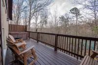 Reduced Rates in August! Cozy Cabin in Between Pigeon Forge and Gatlinburg