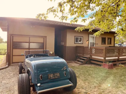 Little Bear Cottage-3 blocks from the lake!