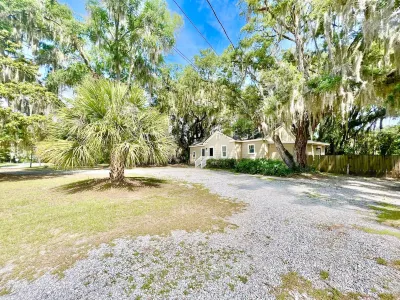 Charming Beaufort Retreat Entire Home Just Minutes from Downtown & Parris Island