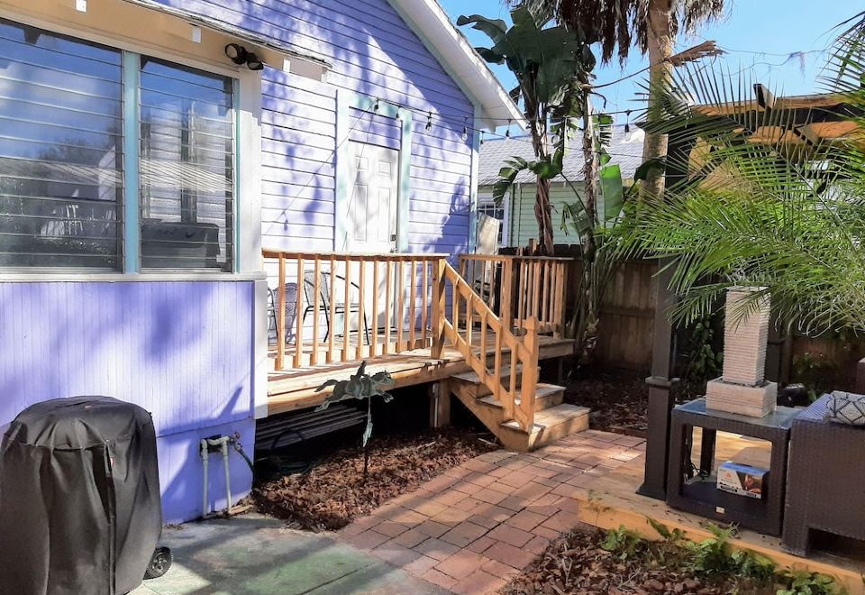 Hotel "Mermaid House" in Downtown Mt. Dora!! Pet Friendly, Exterior, Garden