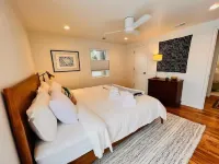 Irie on Erie B Hotels near Folly Beach
