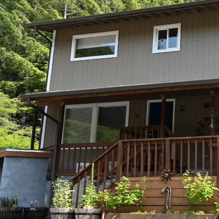Comfy Duplex unit B great for families and small groups, sleeps up to 7