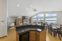 Camano - Sunset/Orcas/WaterView/PingPong/Grill/Movies/Games/Spacious/Retreat/Fun