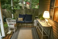 Cheerful 2 BR Bungalow Downtown Ocean Springs