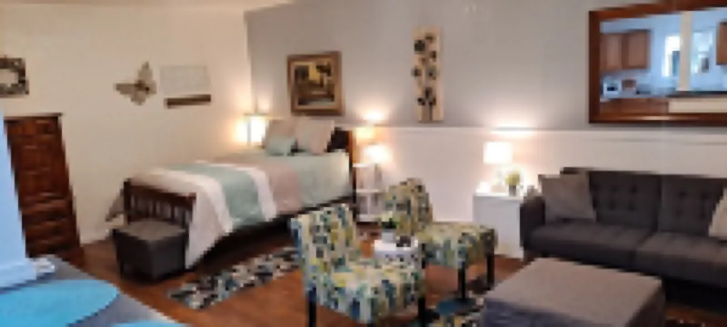 Guesthouse/apartment 5 minutes from Hospital,  convenient center, and freeway