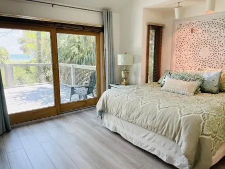 Only 50 Steps to the Beach! Free Beach Cart, Chairs,Bikes,Kayak,Paddle Board