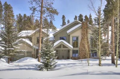 Amazing Mountain Home! Excellent Location. Early checkin. Hotels in Peak 8