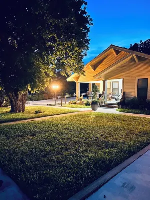 BoisD’Arc Bungalow and Suites - private Studio Type Suite - queen bed Hotel a Kerrville