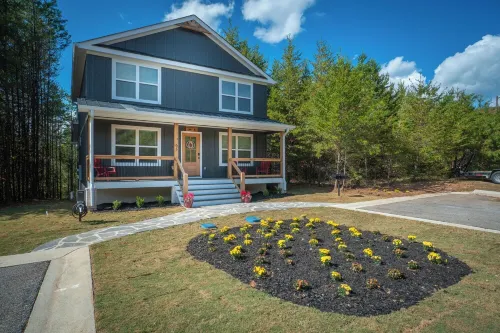 Stay 3 nights, Get 4th night FREE thru end of Oct 2024 فنادق في هيلين