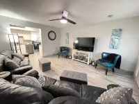 1st Floor Completely Remodeled, Pets Welcome!!! King & Queen Beds, W/D in Unit.,